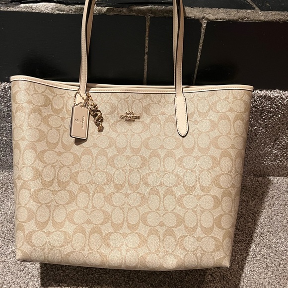 Coach Handbags - NEW WITH TAGS COACH LEATHER DRAGON PURSE